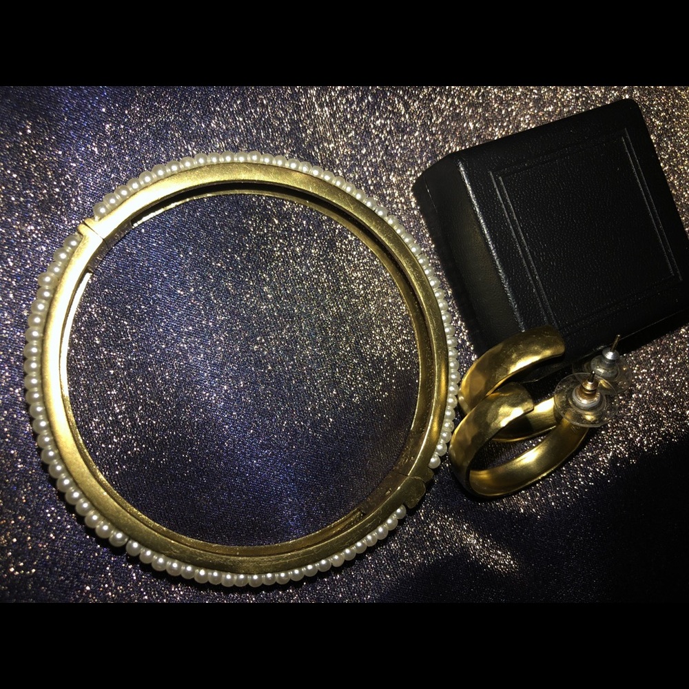 Mini Pearls Brass Hinged Bracelet & hoop e…